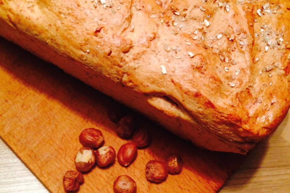 Pan Artur - Chleb pszenno-żytnio-orkiszowy z orzechami laskowymi